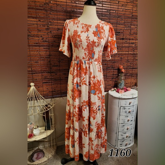 Dresses & Skirts - Floral Smocked Maxi Dress